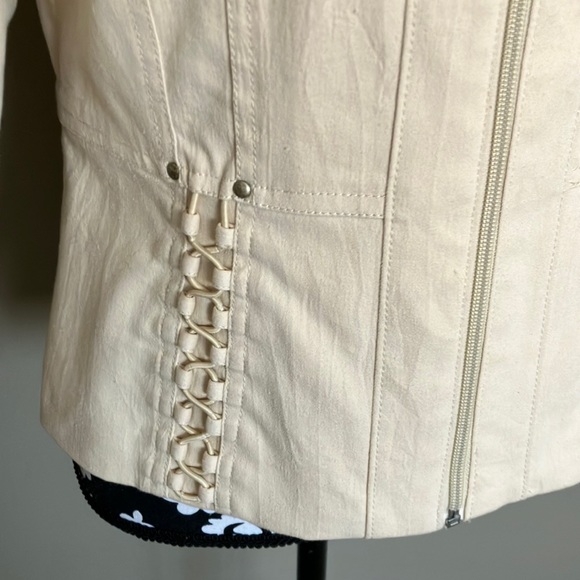 Just listed💙Cute & practical cream zip blazer w/3/4 arms & lacing detail - Picture 2 of 15
